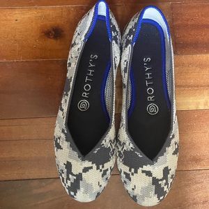 Rothys size 7 camo flat